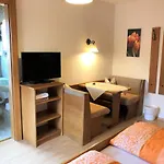 Konukevi Gaestehaus Am Kurparkweg 3*