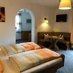 Konukevi Gaestehaus Am Kurparkweg 3*