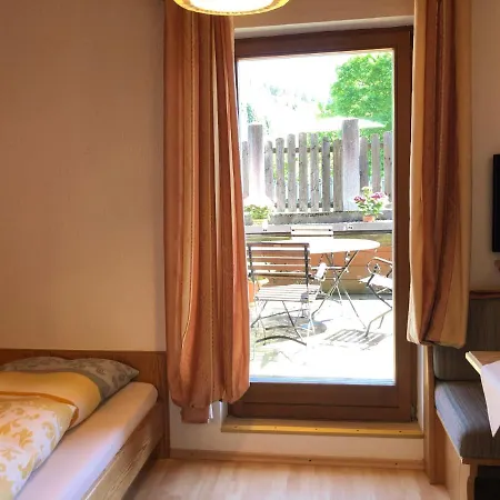 ゲストハウス Gaestehaus Am Kurparkweg 3*